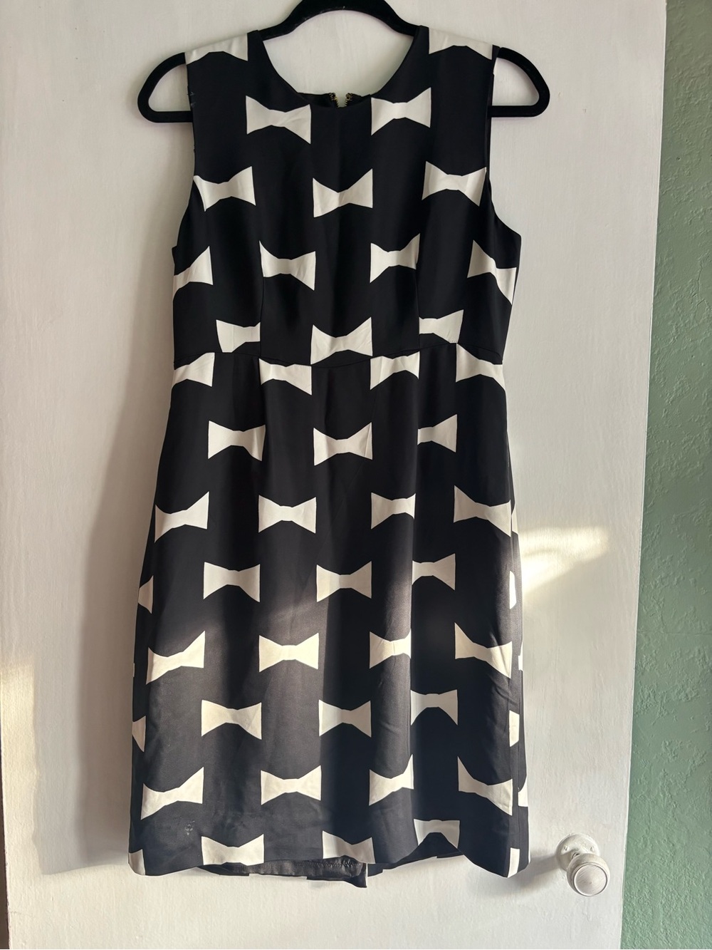 Kate Spade Black and White Bow-Print Sleeveless Shift Dress